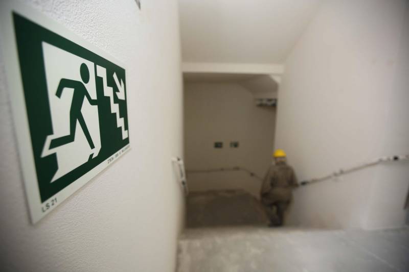 As obras estruturais no Hospital Abelardo Santos, no distrito de Icoaraci, na Grande Belém, já estão quase 100% concluídas. A unidade de saúde será a maior do Pará, com 10 andares, 269 leitos e portas abertas para atender cerca de 2 milhões de pessoas somente na região metropolitana, além de ser mais uma opção para desafogar o atendimento dos municípios da região das ilhas e nordeste do estado. Até o início de dezembro, o hospital, antes com capacidade para 50 leitos em somente um pavimento, será inaugurado. A unidade de saúde está 95% pronta, faltando apenas a instalação dos equipamentos médico-assistenciais e as obras de acabamento do andar térreo.
FOTO: MÁCIO FERREIRA / AG. PARÁ
DATA: 31.10.2018
ICOARACI - PARÁ <div class='credito_fotos'>Foto: MÁCIO FERREIRA/ AG. PARÁ | <a href='/midias/2018/originais/aac59787-e050-4a2a-ad85-4f7ffb3d3ecb.jpg' download><i class='fa-solid fa-download'></i> Download</a></div>