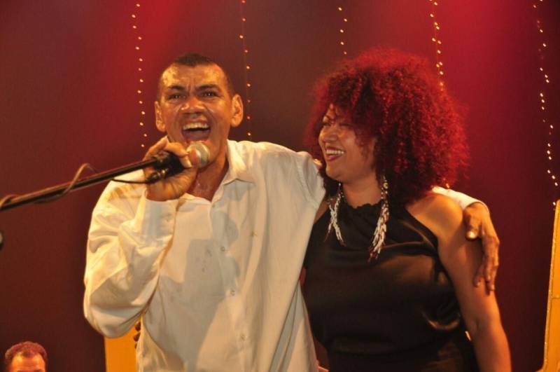 “Um sonho realizado”, assim foi definido por familiares o show do estudante de Psicologia, Antônio Sena, realizado na noite de sexta-feira (16), no Teatro Waldemar Henrique. Na foto, o cantor e compositor Antônio Sena e a gerente do Caps Marajoara, Marilda Fernandes
FOTO: JOSÉ PANTOJA / ASCOM SESPA
DATA: 16.03.2018
BELÉM - PARÁ <div class='credito_fotos'>Foto: José Pantoja / Ascom Sespa | <a href='/midias/2018/originais/aafe635f-182a-4e7d-81b3-d930aaa8fc9b.jpg' download><i class='fa-solid fa-download'></i> Download</a></div>