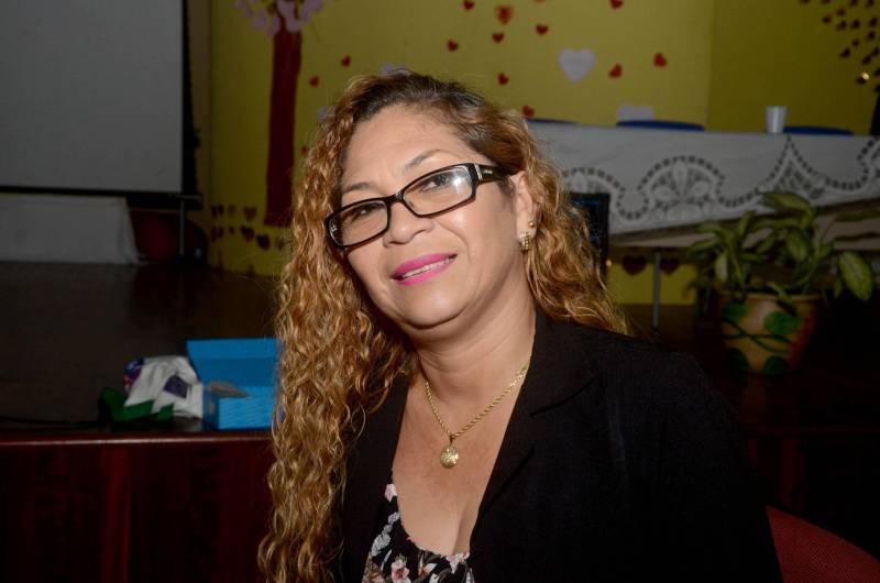 A Secretaria de Estado de Educação (Seduc), em parceria com a União Nacional dos Dirigentes Municipais de Educação, apresentou a gestores da educação, nesta quarta-feira (20), o Programa de Apoio à Implementação da Base Nacional Comum Curricular (BNCC), referente à Educação Infantil e ao Ensino Fundamental (anos iniciais e finais). Na foto, a secretária de Educação do Município de Magalhães Barata, vice-presidente da União Nacional dos Dirigentes Municipais de Educação (Undime), Sílvia Egídia Macedo Ferreira.
FOTO: ELISEU DIAS / ASCOM SEDUC
DATA: 20.06.2018
BELÉM - PARÁ <div class='credito_fotos'>Foto: Eliseu Dias / Ascom Seduc | <a href='/midias/2018/originais/ab16b9a1-66ea-45ed-ac21-7e5e9496d093.jpg' download><i class='fa-solid fa-download'></i> Download</a></div>