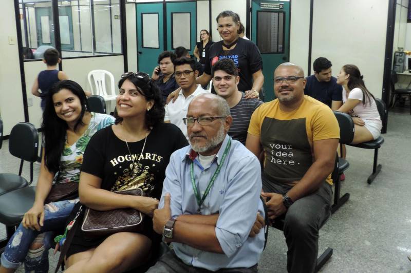 Membros da Procuradoria-Geral do Estado se reuniram nesta terça-feira (27), para doar sangue. A mobilização faz parte da Semana Nacional do Doador de Sangue, promovida pela Fundação Centro de Hemoterapia e Hematologia do Pará (Hemopa), e tem como objetivo sensibilizar a população para a importância do sangue doado para salvar vidas. Na foto, membros da PGE aguardando a doação.

FOTO: ASCOM PGE
DATA: 27.11.2018
BELÉM - PARÁ <div class='credito_fotos'>Foto: ASCOM PGE   |   <a href='/midias/2018/originais/ab22fc06-238b-4da1-9722-7e90ed1661d0.jpg' download><i class='fa-solid fa-download'></i> Download</a></div>