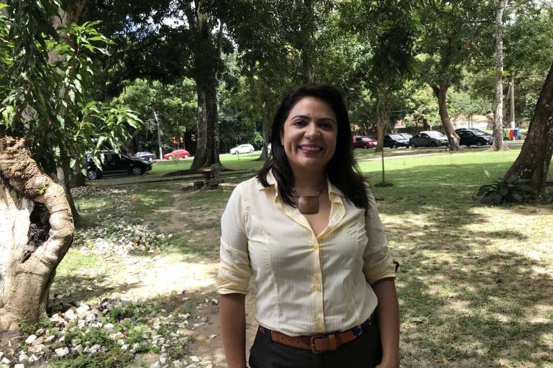Eliane Moreira (foto), promotora agrária da I Região, destacou o trabalho do MPE na garantia dos direitos das comunidades tradicionais e a relevância da oficina em internalizar suas instituições, informando que “o Ministério Público atua em várias frentes, principalmente em tudo o que envolve políticas públicas que tenham repercussão nos direitos dos povos tradicionais. Eu trabalho com questões territoriais, na defesa de territórios coletivos.
FOTO: WAGNER ALMEIDA / ASCOM SEJUDH
DATA: 03.05.2018
BELÉM - PARÁ <div class='credito_fotos'>Foto: Wagner Almeida/ Ascom Sejudh | <a href='/midias/2018/originais/ab77b5f4-849b-415e-b463-85693d87db63.jpg' download><i class='fa-solid fa-download'></i> Download</a></div>