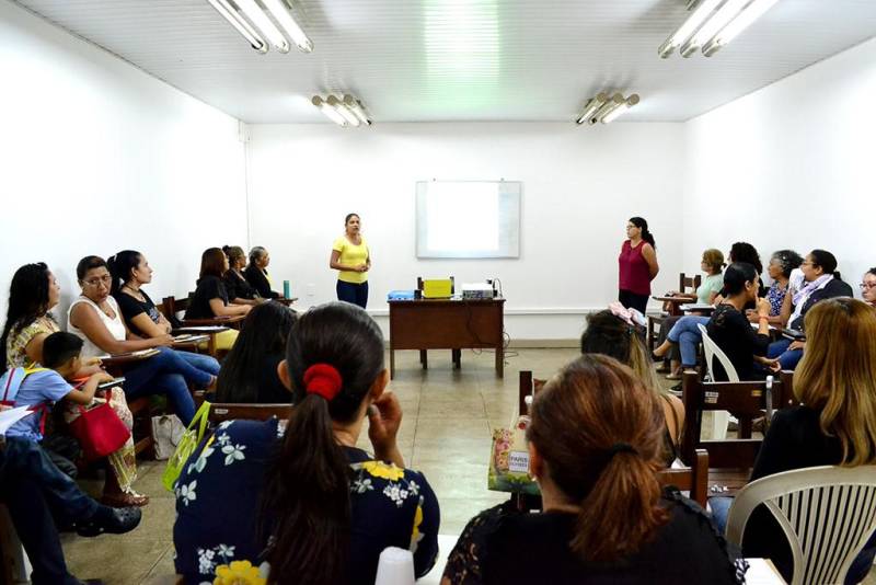 A Casa da Linguagem, unidade da Fundação Cultural do Pará (FCP), preparou uma oficina de formação direcionada para professores da área de Letras, iniciando com uma capacitação em Língua Portuguesa e Literatura voltada para o Exame Nacional do Ensino Médio (Enem) em sala de aula.
FOTO: ARQUIVO / ASCOM FCP
DATA: 11.04.2018
BELÉM - PARÁ <div class='credito_fotos'>Foto: ASCOM FCP | <a href='/midias/2018/originais/abf966dd-d486-45a3-b035-d6399506fc5c.jpg' download><i class='fa-solid fa-download'></i> Download</a></div>