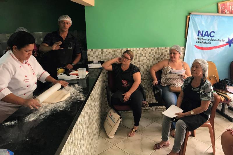 As atividades, que encerram só no próximo dia 23, são parte de um esforço de capacitação de pessoas que é uma parceria entre o Núcleo de Articulação e Cidadania do Governo do Estado (NAC) e a Secretaria de Estado de Assistência Social, Trabalho, Emprego e Renda (Seaster), por meio do Plano Estadual de Qualificação Social e Profissional do Estado do Pará (PQSP).
FOTO: ERIKA TORRES / ASCOM NAC
DATA: 07.01.2017
BELÉM - PARÁ <div class='credito_fotos'>Foto: ERIKA TORRES / ASCOM NAC | <a href='/midias/2018/originais/ac0bbaee-94c1-4fe9-8bb0-e4a58b02a9a2.jpg' download><i class='fa-solid fa-download'></i> Download</a></div>