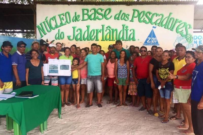 A Companhia de Portos e Hidrovias do Pará (CPH) e o Centro Regional de Governo do Baixo Amazonas (CRGBA) entregaram o projeto de engenharia do trapiche, rampa de acesso e flutuante de um porto que vai atender a comunidade pesqueira no entorno do lago Maicá e moradores do bairro da Jaderlândia, em Santarém, na região Oeste do Pará.
FOTO: ASCOM CRGBA
DATA: 19.11.2018
SANTARÉM - PARÁ <div class='credito_fotos'>Foto: ASCOM CRG | <a href='/midias/2018/originais/ac2764a3-8da5-4e22-a7f8-1fe60991f527.jpg' download><i class='fa-solid fa-download'></i> Download</a></div>