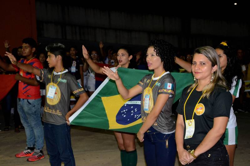 A abertura da Etapa Estadual dos Jogos Estudantis Paraenses (Jeps) 2018 teve um sabor especial para os 883 atletas, técnicos e dirigentes do esporte escolar que participaram da cerimônia na noite desta terça-feira, 19, no Estádio Jornalista Edgar Proença, o Mangueirão.
FOTO: FERNANDO NOBRE / ASCOM SEDUC
DATA: 19.06.2018
BELÉM - PARÁ <div class='credito_fotos'>Foto: FERNANDO NOBRE/ASCOM SEDUC | <a href='/midias/2018/originais/ac36ec24-1e63-429f-b7e8-b609badec9fe.jpg' download><i class='fa-solid fa-download'></i> Download</a></div>