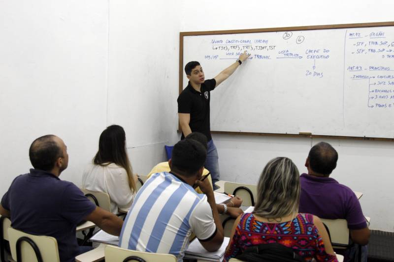 A Secretaria de Estado de Administração (Sead) divulgou, nesta sexta-feira (23), o número oficial de inscritos nos concursos C-199 e C-204 da Superintendência do Sistema Penitenciário do Estado (Susipe) e a concorrência por vaga. Foram 54.808 inscrições recebidas e 39.877 homologadas. Deste total, 11.939 candidatos concorrem a uma das 500 vagas para o cargo de agente prisional, enquanto 27.938 as demais vagas disponíveis. Os dados são da Assessoria em Organização de Concursos Públicos (AOCP), organizadora contratada para a realização dos certames que juntos irão disponibilizar 969 vagas para novos servidores efetivos do sistema penitenciário paraense.
FOTO: AKIRA ONUMA / ASCOM SUSIPE
DATA: 23.02.2018
BELÉM - PARÁ <div class='credito_fotos'>Foto: Akira Onuma / Ascom Susipe | <a href='/midias/2018/originais/ac53468f-12c7-47a3-ae04-9ad9ee834191.jpg' download><i class='fa-solid fa-download'></i> Download</a></div>