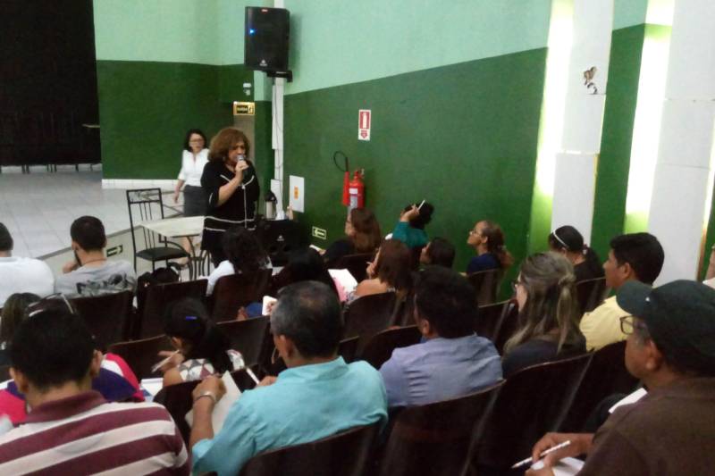 Percorrer as 12 regiões de Integração do Estado para discutir, de forma conjunta e articulada, a execução do Programa Pará Profissional como experiência de política pública para o desenvolvimento inter-regional, inclusão produtiva e oportunidades de trabalho. A primeira região a receber o evento foi Lago de Tucuruí, que teve o município de Tucuruí como sede, nesta terça-feira (24), com parceria da Prefeitura Municipal e do Comitê Gestor Intersetorial de Educação Profissional e Tecnológica de Tucuruí.
FOTO: ASCOM SECTET
DATA: 24.04.2018
TUCURUÍ - PARÁ <div class='credito_fotos'>Foto: Ascom Sectet | <a href='/midias/2018/originais/ac723a30-3a10-47ae-b145-283f17f297c0.jpg' download><i class='fa-solid fa-download'></i> Download</a></div>