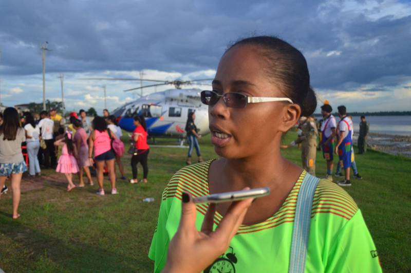 Uma tarde para não sair da memória de centenas de crianças que participaram na tarde desta sexta-feira, 7, do Natal com Segurança promovido pela Secretaria de Estado de Segurança Pública e Defesa Social (Segup). Com olhos atentos para o céu, meninos e meninas receberam com emoção o delegado de polícia que se tornou Papai Noel por um dia. Ele chegou ao Portal da Amazônia em um helicóptero do Grupamento Aéreo de Segurança Pública (Graesp) causando emoção aos presentes. Na foto, Cleliene Santos.

FOTO: ELIELSON MODESTO / ASCOM SUSIPE
DATA: 08.12.2018
BELÉM - PARÁ <div class='credito_fotos'>Foto: Elielson Modesto / Ascom Segup   |   <a href='/midias/2018/originais/ad103ce4-c33f-4268-945f-f4a36d9bd912.jpg' download><i class='fa-solid fa-download'></i> Download</a></div>