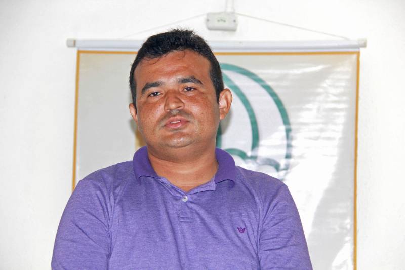 Começou nesta terça-feira (19), em Belém, mais uma edição do Encontro Temático da Socioeducação, que discute a implantação de planos municipais para o atendimento aos adolescentes em conflito com a lei. Realizado na sede da Fundação de Atendimento Socioeducativa do Pará (Fasepa), o encontro é destinado aos profissionais que integram o Sistema de Garantia de Direitos que fazem parte da Associação dos Municípios do Arquipélago do Marajó (AMAM). A programação contou com debates sobre ações preventivas, avaliação da medida socioeducativa em meio aberto (Liberdade Assistida e Prestação de Serviço à Comunidade, responsabilidade dos municípios) e orientações para implementação do Plano Municipal de Atendimento Socioeducativo, ouvindo as demandas dos técnicos que atuam nos municípios participantes, no que se refere ao atendimento aos egressos da Fasepa. Na foto, secretário de assistência social de Afuá, Ronald Nobre.

FOTO: DANI VALENTE / ASCOM FASEPA
DATA: 19.06.2018
BELÉM - PARÁ <div class='credito_fotos'>Foto: DANI VALENTE/ ASCOM FASEPA   |   <a href='/midias/2018/originais/ad461fe8-b327-4372-981e-c23ca53433a0.jpg' download><i class='fa-solid fa-download'></i> Download</a></div>