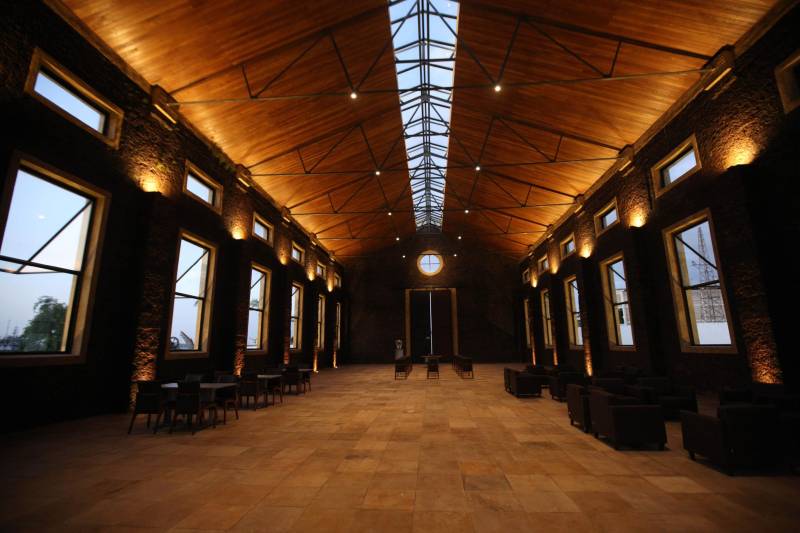 Desde sua inauguração, dia 30 de maio deste ano, o Centro Integrado de Inclusão e Reabilitação (CIIR, na foto), marcou a história na assistência global à Pessoa com Deficiência (PcD), no Pará e na Região Norte, ao oferecer, em um único complexo, atendimento para Pessoas com Deficiência (PcD) de todas as faixas etárias. São diversas especialidades, tecnologias e estrutura de última geração, associadas à qualidade, segurança e humanização destinadas 100% aos usuários do Sistema Único de Saúde (SUS). Desde seu funcionamento, a equipe multiprofissional do CIIR realizou  cerca de  18.760 atendimentos nas mais diversas especialidades e serviços. O atendimento de qualidade, seguro e humanizado é celebrado por um índice de 96% de satisfação de quem depende da assistência.

FOTO: CARLOS SODRÉ / AG. PARÁ
DATA: 07.12.2018
BELÉM - PARÁ <div class='credito_fotos'>Foto: Carlos Sodré/Agência Pará   |   <a href='/midias/2018/originais/adc2b946-f934-424e-9bbd-b3c05e49b928.jpg' download><i class='fa-solid fa-download'></i> Download</a></div>