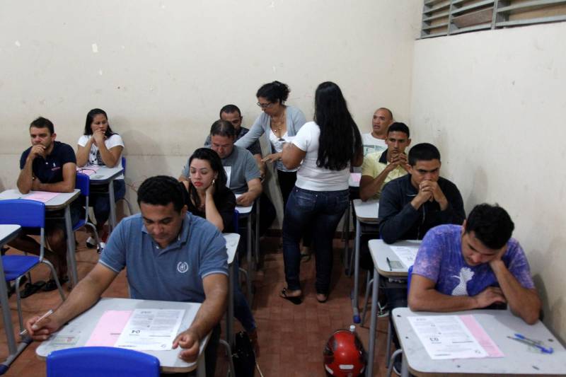 Um total de 9011 candidatos fizeram as provas para concorrer a 500 vagas para agente prisional da Superintendência do Sistema Penitenciário do Estado (Susipe), neste domingo, 18. No total, 11.835 candidatos estavam inscritos para o concurso, que é o primeiro da instituição para o cargo.
As provas foram realizadas em Belém, Altamira, Marabá, Castanhal (foto), Itaituba e Santarém.
FOTO: AKIRA ONUMA / ASCOM SUSIPE
DATA: 18.03.2018
CASTANHAL - PARÁ <div class='credito_fotos'>Foto: Akira Onuma / Ascom Susipe | <a href='/midias/2018/originais/ae41bd72-b365-4f82-9255-f4371e66ebb7.jpg' download><i class='fa-solid fa-download'></i> Download</a></div>