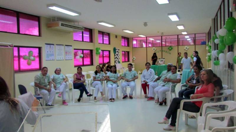 Com o tema central “Mãos que Cuidam’’, o Hospital Geral de Tailândia (HGT), na mesorregião do nordeste paraense, promoveu Semana de Enfermagem, de 14 a 18, com a finalidade de intensificar a interação entre o corpo de enfermagem e usuários dos serviços que são oferecidos para uma população estimada em 300 mil habitantes e que realiza uma média de 120 partos por mês, já que é referência em obstetrícia na região.

FOTO: ASCOM / HGT TAILÂNDIA
DATA: 20.05.2018
TAILÂNDIA - PARÁ <div class='credito_fotos'>Foto: ASCOM HGT TAILÂNDIA   |   <a href='/midias/2018/originais/ae4fc80b-8fbd-47c0-9449-a0b99e65970a.jpg' download><i class='fa-solid fa-download'></i> Download</a></div>