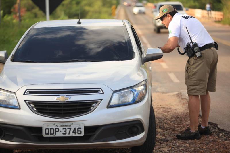 Atuação dos agentes de segurança durante a Operação Verão 2018 no segundo final de semana de férias.
FOTO: MÁCIO FERREIRA / AG. PARÁ
DATA: 07.07.2018
SALINÓPOLIS - PARÁ <div class='credito_fotos'>Foto: MÁCIO FERREIRA/ AG. PARÁ | <a href='/midias/2018/originais/ae7b82c3-e93b-48ca-9bf5-55d0f4a5ea0a.jpg' download><i class='fa-solid fa-download'></i> Download</a></div>