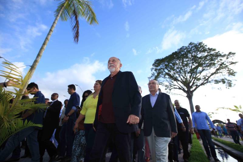 O Parque Estadual do Utinga (PEUt) o mais importante espaço de preservação e estudo da biodiversidade dentro da Região Metropolitana de Belém será reaberto à população a partir desta sexta,16, a partir das 16h30, com apresentações artísticas, com o Boi Veludinho, crianças do Pro Paz e a premiada Orquestra Sinfônica do Theatro da Paz. A apresentação será em um espaço ao ar livre e não será necessária a retirada de ingressos, por esse motivo, a recomendação é que o público chegue cedo, porque a entrada será fechada quando o espaço estiver lotado.
FOTO: MÁCIO FERREIRA / AG PARÁ
DATA: 16.03.2018
BELÉM - PARÁ <div class='credito_fotos'>Foto: MÁCIO FERREIRA/ AG. PARÁ | <a href='/midias/2018/originais/aed1f3bc-93ab-44eb-a5fe-018cf39e023e.jpg' download><i class='fa-solid fa-download'></i> Download</a></div>
