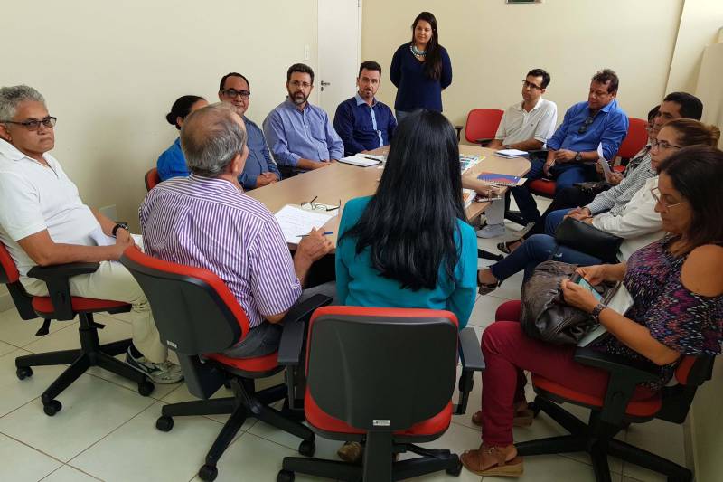 Com as atividades iniciadas no final de janeiro nas dependências do Centro de Convenções de Marabá, o Centro Regional de Governo do Sudeste do Pará (CRGSP), que abrange 39 municípios das regiões de integração de Carajás, Araguaia, Lago de Tucuruí e parte da Rio Capim, finaliza o ano de 2018 contabilizando resultados. De acordo com o economista Jorge Bittencourt, ex-diretor da Fundação Pro Paz e atual secretário regional, o Centro conseguiu cumprir seu papel de fortalecer o Governo do Estado, as prefeituras e a sociedade civil da região.

FOTO: ASCOM CRGSP
DATA: 18.12.2018
SANTARÉM - PARÁ <div class='credito_fotos'>Foto: ASCOM CRGSP   |   <a href='/midias/2018/originais/aee6857a-081a-4409-b8a7-100958c7da44.jpg' download><i class='fa-solid fa-download'></i> Download</a></div>