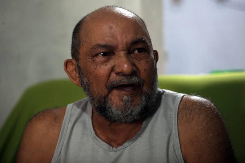 Outro que aprova o tratamento destinado aos pacientes renais do Monteiro Leite é o comerciante Amaury Barbosa (foto), 62 anos. “O serviço é perfeito. Graças a esse atendimento com a hemodiálise, eu me cuido e posso levar uma vida normal depois que retirei um dos rins. Só tenho a agradecer, principalmente pelo atendimento. Costumo dizer a eles, quando acaba a sessão e vou embora, uma metáfora verdadeira: sem vocês eu não vivo!”, relata o paciente.

FOTO: SIDNEY OLIVEIRA/AG. PARÁ
DATA: 25.11.2018
BELÉM - PARÁ <div class='credito_fotos'>Foto: Sidney Oliveira/Ag. Pará   |   <a href='/midias/2018/originais/aeef2e76-f753-47ee-b129-257d5609fa96.jpg' download><i class='fa-solid fa-download'></i> Download</a></div>