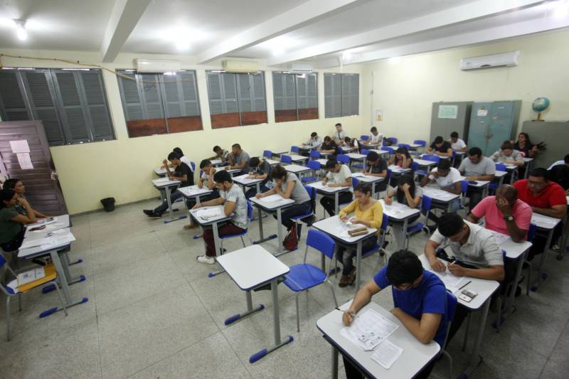 Dados divulgados recentemente pelo Instituto Nacional de Educação e Pesquisas Educacionais “Anísio Teixeira” (Inep), apontam um aumento de 7,08%, em relação a 2017, no número de candidatos que farão o Exame Nacional de Ensino para Certificação de Competência de Jovens e Adultos (Encceja Nacional).
FOTO: MARCELO LELIS / AG. PARÁ
DATA: 15.05.2018
BELÉM - PARÁ <div class='credito_fotos'>Foto: Marcelo Lelis / Ag. Pará | <a href='/midias/2018/originais/af1d472c-f02b-4b5e-a2a8-c917ffce0c16.jpg' download><i class='fa-solid fa-download'></i> Download</a></div>