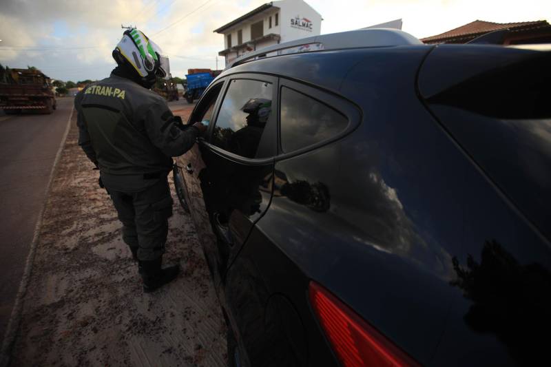 Atuação dos agentes de segurança durante a Operação Verão 2018 no segundo final de semana de férias.
FOTO: MÁCIO FERREIRA / AG. PARÁ
DATA: 07.07.2018
SALINÓPOLIS - PARÁ <div class='credito_fotos'>Foto: MÁCIO FERREIRA/ AG. PARÁ | <a href='/midias/2018/originais/af884895-34dc-42af-bb0b-55eb27a98071.jpg' download><i class='fa-solid fa-download'></i> Download</a></div>