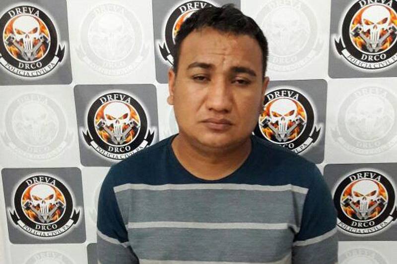 A Polícia Civil apresentou, nesta sexta-feira (6), os resultados de uma operação policial que levou às prisões de quatro pessoas acusadas de envolvimento em uma associação criminosa responsável por roubos de carros, em Belém. Dois veículos roubados foram apreendidos em poder dos presos Paulo Sérgio Neri Ferreira (foto); Luiz Nazareno Lopes Ferreira, Anderson Matos da Silva e França Meire Gonçalves Sena.
FOTO: ASCOM POLÍCIA CIVIL
DATA: 06.04.2018
BELÉM - PARÁ <div class='credito_fotos'>Foto: Ascom Polícia Civil | <a href='/midias/2018/originais/af94b46b-0d57-458e-b8ab-0d398907cb9c.jpg' download><i class='fa-solid fa-download'></i> Download</a></div>