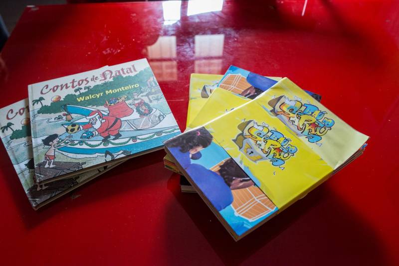 Crianças atendidas pela Casa de Apoio a Crianças com Câncer, Menino Jesus III ganharam, na manhã desta quinta-feira (29), um Espaço de Leitura do projeto Livro Solidário, coordenado pela Imprensa Oficial do Estado (IOE) e Núcleo de Articulação e Cidadania (NAC), do Governo do Estado. A Casa fica na Travessa Castelo Branco, no bairro de São Brás, em Belém.

FOTO: FERNANDO SETTE CÂMARA / ASCOM IOE
DATA: 29.11.2018
BELÉM - PARÁ <div class='credito_fotos'>Foto: FERNANDO SETTE CÂMARA / ASCOM IOE   |   <a href='/midias/2018/originais/afee6137-67cf-4dba-89d2-2539a1d1ecab.jpg' download><i class='fa-solid fa-download'></i> Download</a></div>