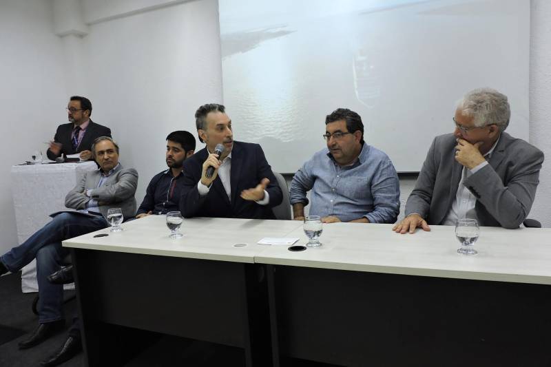 A gastronomia paraense tem ganhado destaque internacional e, na manhã desta terça-feira, 20, o Governo do Estado formalizou uma iniciativa que pretende transformar o Pará numa referência mundial para o turismo gastronômico: foram assinados os atos de implantação do Centro Global de Gastronomia e Biodiversidade (o Termo de Fomento, garantindo o apoio do Governo do Estado ao projeto e o Termo de Cessão da área que o centro vai ocupar no Parque Ambiental do Utinga). Na foto, Roberto Smeraldi, diretor da OSC.
FOTO: ASCOM SEDEME
DATA: 20.03.2018
BELÉM - PARÁ <div class='credito_fotos'>Foto: Ascom Sedeme | <a href='/midias/2018/originais/b044c69f-fae5-4597-9029-6fc13425f91b.jpg' download><i class='fa-solid fa-download'></i> Download</a></div>