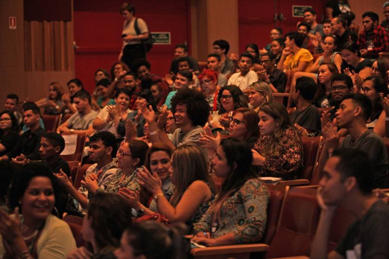 Publicom 2018. O Encontro de Comunicação ocorreu na segunda (11) e terça-feira (12), no Teatro do Sesi, em Belém, e reuniu centenas de participantes.

FOTO: MÁCIO FERREIRA / AG. PARÁ
DATA: 12.06.2018
BELÉM - PARÁ <div class='credito_fotos'>Foto: MÁCIO FERREIRA/ AG. PARÁ   |   <a href='/midias/2018/originais/b044f6cc-c8ec-4eb0-a049-f761a730b311.jpg' download><i class='fa-solid fa-download'></i> Download</a></div>