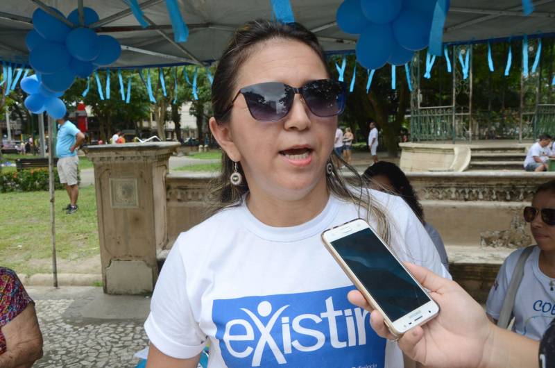 Foi realizado, na manhã deste domingo, 18, evento em alusão ao Dia da Síndrome de Down, a ser comemorado no próximo dia 21 de março. Durante toda a manhã do domingo, na Praça Batista Campos, centro da capital paraense, órgãos que tratam da pessoa com Síndrome de Down no Estado expuseram seus trabalhos e chamaram a atenção para a importância da educação inclusiva. Na foto, a técnica da coordenadoria, Francinete Amaro.
FOTO: RAI PONTES / ASCOM SEDUC
DATA: 18.03.2018
BELÉM - PARÁ <div class='credito_fotos'>Foto: Rai Pontes/Ascom Seduc | <a href='/midias/2018/originais/b0e6ccfe-159e-4b01-a7b8-5bb18135c218.jpg' download><i class='fa-solid fa-download'></i> Download</a></div>