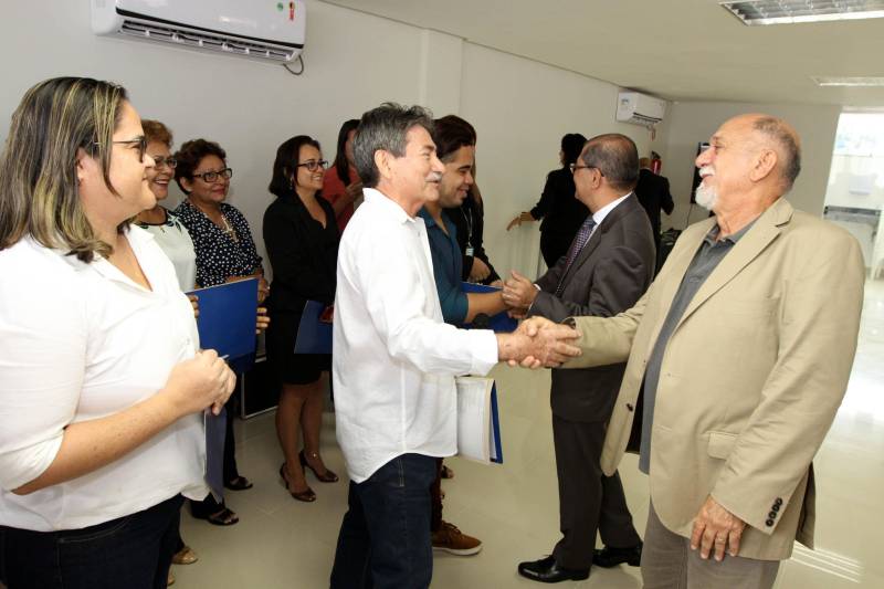 Restaurante self service, rampa de acesso, nova fachada, câmeras de vigilância e elevadores elétricos. O prédio-sede da Secretaria Estadual de Meio Ambiente e Sustentabilidade (Semas), em Belém, continua no mesmo lugar, mas parece novo. Após um processo de reforma, o prédio foi entregue aos servidores nesta sexta-feira, 16, pelo governador Simão Jatene.
FOTO: CRISTINO MARTINS / AG. PARÁ
DATA: 16.03.2018
BELÉM - PARÁ <div class='credito_fotos'>Foto: Cristino Martins/Ag. Pará | <a href='/midias/2018/originais/b0ebc2cb-4114-4a51-95bd-23e66572d1f4.jpg' download><i class='fa-solid fa-download'></i> Download</a></div>