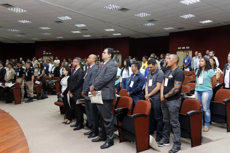 A segunda edição do Fórum de Municipalização de Trânsito levou a Marabá, no sudeste paraense, o debate sobre o processo de mudança de gestão do trânsito, apresentando o passo a passo da implantação e seus benefícios. Promovido pelo Departamento de Trânsito do Estado (Detran), em parceria com o Ministério Público do Estado, o fórum começou nesta segunda-feira (25) e prossegue na terça (26), no Carajás Centro de Convenções.
FOTO: ASCOM DETRAN
DATA: 25.06.2018
MARABÁ - PARÁ <div class='credito_fotos'>Foto: ASCOM DETRAN | <a href='/midias/2018/originais/b11fe761-ae7b-4665-af5a-2ae0281d9d47.jpg' download><i class='fa-solid fa-download'></i> Download</a></div>