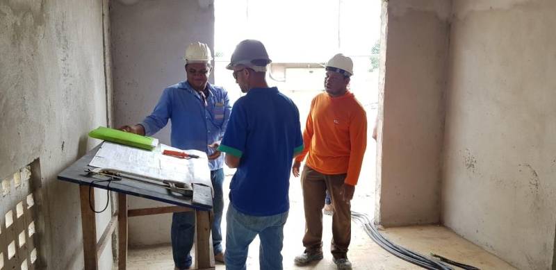 Com área total de mais de nove mil metros quadrados, a nova Cadeia Pública de Redenção (foto), no sudeste paraense, já está com 94,32% da obra concluída. A última etapa consiste no acabamento e equipagem da unidade prisional. A previsão de entrega é para março de 2019. A nova unidade prisional terá capacidade para 306 novas vagas e está orçada em mais de R$ 11 milhões.

FOTO: ASCOM / SUSIPE
DATA: 24.12.2018
REDENÇÃO - PARÁ <div class='credito_fotos'>Foto: ASCOM SUSIPE   |   <a href='/midias/2018/originais/b1364c59-c3d2-49c8-9fda-535a905c220e.jpg' download><i class='fa-solid fa-download'></i> Download</a></div>