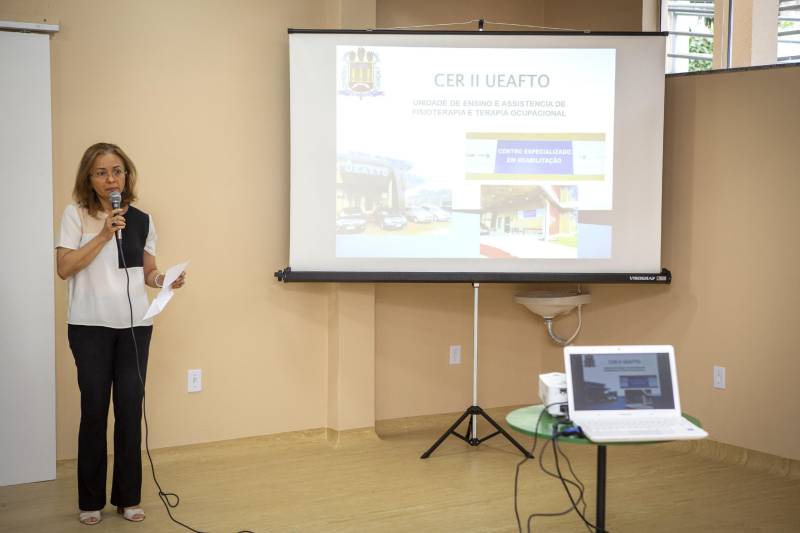 A Universidade do Estado do Pará (Uepa) entregou, na sexta-feira, 13, as novas instalações do Centro Especializado em Reabilitação (CER II), que fica localizado na Unidade de Ensino-Assistência de Fisioterapia e Terapia Ocupacional (Ueafto), no Centro de Ciências Biológicas e da Saúde (CCBS), na travessa Perebebuí, 2.623, em Belém. O novo espaço é um prédio de dois andares que conta com cinco consultórios, uma sala de integração sensorial, uma sala de fisioterapia neuro-pediatra e outra sala para terapia ocupacional neuro-pediatra. Na foto, a coordenadora Estadual de Pessoas com Deficiência, Vânia Barbagelata
FOTO: NAILANA THIELY / ASCOM UEPA
DATA: 13.04.2018
BELÉM - PARÁ <div class='credito_fotos'>Foto: Nailana Thiely / Ascom Uepa | <a href='/midias/2018/originais/b14395c4-cc6d-4fb8-97c0-36f1b05e2cb9.jpg' download><i class='fa-solid fa-download'></i> Download</a></div>