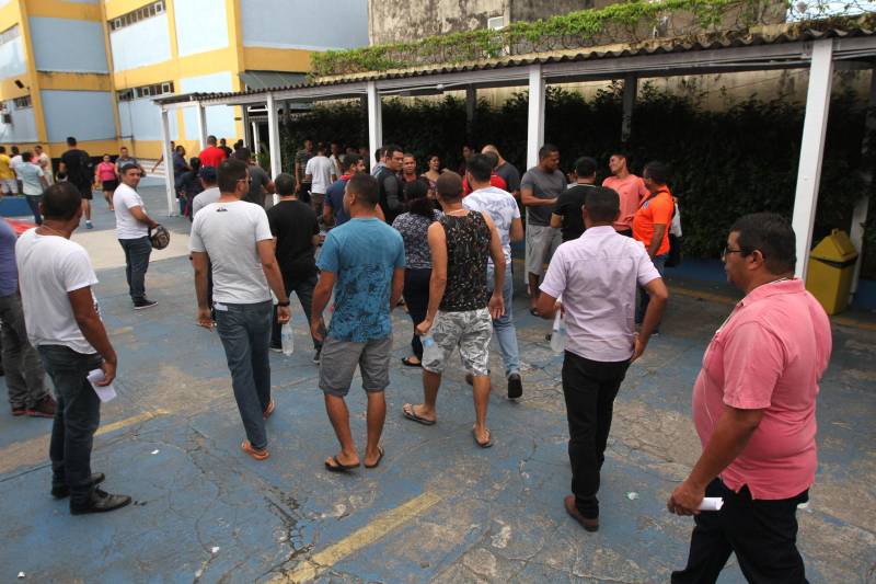 Um total de 9011 candidatos fizeram as provas para concorrer a 500 vagas para agente prisional da Superintendência do Sistema Penitenciário do Estado (Susipe), neste domingo, 18. No total, 11.835 candidatos estavam inscritos para o concurso, que é o primeiro da instituição para o cargo.
FOTO: CRISTINO MARTINS / AG. PARÁ
DATA: 18.03.2018
BELÉM - PARÁ <div class='credito_fotos'>Foto: Cristino Martins/Ag. Pará | <a href='/midias/2018/originais/b1608fb8-b09f-471b-ad75-8c7fa4b1e232.jpg' download><i class='fa-solid fa-download'></i> Download</a></div>