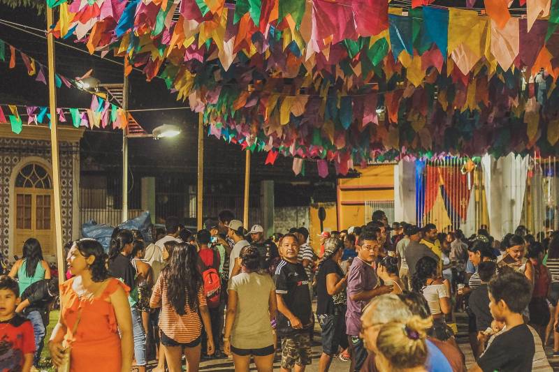 A população de Cametá, no Tocantins, comemorou neste domingo (24), o último dia da festividade do padroeiro da cidade, São João Batista, que vem ganhando homenagem especial desde o dia 14 de junho.
FOTO: TONINHO CASTRO / PREFEITURA DE CAMETÁ
DATA: 24.06.2018
CAMETÁ - PARÁ <div class='credito_fotos'>Foto: TONINHO CASTRO / PREFEITURA DE CAMETÁ | <a href='/midias/2018/originais/b2466f43-89e0-464d-8b40-a7a8dc73a145.jpg' download><i class='fa-solid fa-download'></i> Download</a></div>