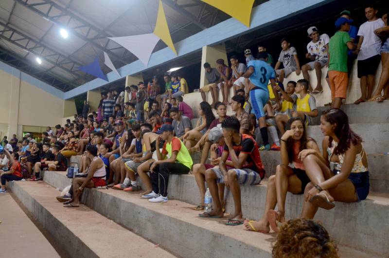 Já foram realizadas as regionais de Vigia de Nazaré e Mãe do Rio. Em Igarapé-Açu (foto) e Mocajuba, as competições começaram no dia 16 e terminarão neste final de semana. De 23 a 27 de maio, serão realizadas as regionais de Portel e Parauapebas.
FOTO: RAI PONTES / ASCOM SEDUC
DATA: 17.05.2018
IGARAPÉ-AÇU - PARÁ <div class='credito_fotos'>Foto: Rai Pontes/Ascom Seduc | <a href='/midias/2018/originais/b262bfbc-4ca6-4756-99d3-0b9efb23dbfb.jpg' download><i class='fa-solid fa-download'></i> Download</a></div>