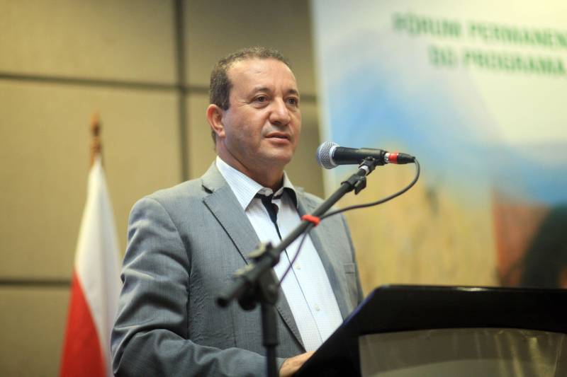 O primeiro dia do Fórum Permanente de Prefeitas e Prefeitos dos Municípios Sustentáveis contou com a participação de 85 prefeitos , 17 vices e 21 secretários municipais dos 141 municípios manifestaram interesse em adotar as diretrizes do programa. Para o governador Simão Jatene, esta grande participação simboliza a união de agentes públicos que colocaram os interesses coletivos acima dos interesses individuais para construir um estado melhor para todos. Com o tema “Gestão Compartilhada”, o evento traz as experiências e os desdobramentos das agendas governamentais que foram planejadas em parceria com as gestões municipais. Através da Secretaria Extraordinária de Municípios Sustentáveis (Semsu) Governo do Pará, por meio da Semsu, investe na capacitação dos municípios para a promoção de uma gestão fiscal eficiente. Para Izabela Jatene, este primeiro dia serviu para sinalizar o quanto os gestores estão preocupados com o equilíbrio da questão fiscal dos municípios e em desenvolver uma governança compartilhada para desenvolver seus municípios. Na foto, o presidente da Alepa, o deputado Márcio Miranda.
FOTO: THIAGO GOMES / AG. PARÁ
DATA: 07.02.2018
BELÉM - PARÁ <div class='credito_fotos'>Foto: Thiago Gomes /Ag. Pará | <a href='/midias/2018/originais/b2abd678-3593-4f1c-94aa-7f0c5ba0feb4.jpg' download><i class='fa-solid fa-download'></i> Download</a></div>