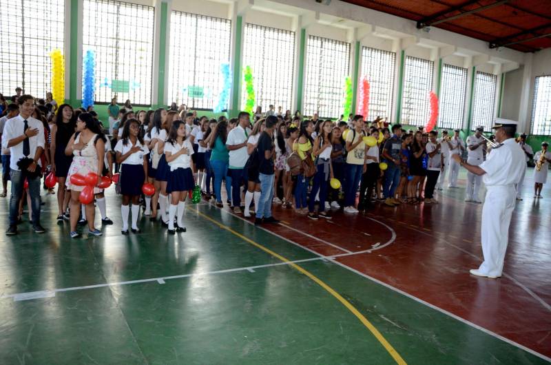 Uma das escolas mais antigas do país, fundada no dia 13 de abril de 1871, o Instituto de Educação Estadual do Pará (IEEP) completou 147 anos, nesta sexta-feira (13), com uma programação cultural, incluindo palestras, música, gincana solidária e apresentação da Banda da Marinha do Brasil. Durante a cerimônia de abertura da celebração, que contou com a presença de alunos e professores, o Governo do Estado, por meio da Secretaria de Estado de Educação (Seduc), anunciou um projeto de revitalização para a escola. Cerca de mil alunos do ensino médio regular e tecnológico estão matriculados atualmente no IEEP. Entre eles, a estudante Mel Gabriele de Araújo, aluna do 2º do Ensino Médio, veio do município Brasil Novo, no sudoeste do estado, para estudar para o Exame Nacional do Ensino Médio (Enem).

FOTO: RAI PONTES / ASCOM SEDUC
DATA: 13.04.2018
BELÉM - PARÁ <div class='credito_fotos'>Foto: Rai Pontes/Ascom Seduc   |   <a href='/midias/2018/originais/b2e9bbeb-faf2-4481-b981-df26a1032e0f.jpg' download><i class='fa-solid fa-download'></i> Download</a></div>
