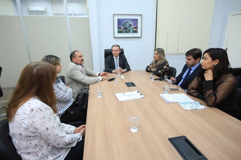 Foi instalado, nesta quarta-feira, 28, durante reunião na sede da Procuradoria-Geral do Estado (PGE/PA), em Belém, o Comitê Interinstitucional de Recuperação de Ativos do Estado do Pará (Cira/PA). O Decreto nº 1.954, que instituiu o grupo de trabalho, foi publicado no Diário Oficial do Estado no dia 5 de janeiro de 2018. Com a atuação do Comitê, o Governo do Estado pretende recuperar bens e direitos obtidos ilegalmente, por meio de ações judiciais e administrativas, além daquelas que visem acautelar o patrimônio público, apurar e reprimir os crimes contra a ordem tributária e a lavagem de dinheiro, com enfoque especial na recuperação de ativos, promovendo ações que resultem na responsabilização administrativa, civil e criminal dos envolvidos.
FOTO: MÁCIO FERREIRA / AG. PARÁ
DATA: 28.02.2018
BELÉM - PARÁ <div class='credito_fotos'>Foto: MÁCIO FERREIRA/ AG. PARÁ | <a href='/midias/2018/originais/b3086421-d448-4f9c-82d0-8b91b17804d1.jpg' download><i class='fa-solid fa-download'></i> Download</a></div>