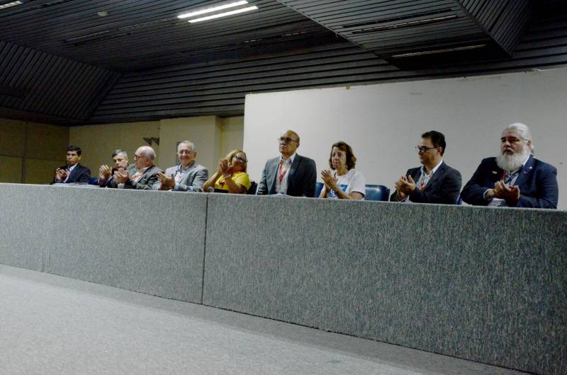 Mais de 100 profissionais de instituições de ensino, especialistas em esporte paralímpico e atletas, se reuniram na tarde desta quarta-feira (21), na abertura do I Seminário Regional Escolar Paralímpico - Norte II, realizado em Belém, na sede da Fundação Cultural do Pará.
FOTO: RAI PONTES / ASCOM SEDUC
DATA: 21.03.2018
BELÉM - PARÁ <div class='credito_fotos'>Foto: Rai Pontes/Ascom Seduc | <a href='/midias/2018/originais/b31ae670-76ba-4756-9f00-3f0339011f6d.jpg' download><i class='fa-solid fa-download'></i> Download</a></div>