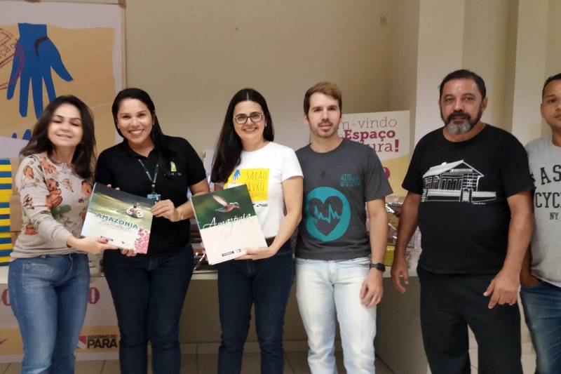 A Imprensa Oficial do Estado (IOE), por meio do projeto de incentivo à leitura Livro Solidário, entregou nesta sexta-feira, 14, cerca de 500 livros, três estandes, painéis e placas de identidade visual para a montagem do Espaço de Leitura Livro Solidário na Escola Municipal de Ensino Fundamental Maria de Lourdes Ferreira, na ilha de Algodoal, localizada no município de Maracanã.

FOTO: ASCOM IOE
DATA: 14.12.2018
MARACANÃ - PARÁ <div class='credito_fotos'>Foto: ASCOM IOE   |   <a href='/midias/2018/originais/b3ebea0e-1319-4dd9-a8c6-22a7abf15181.jpg' download><i class='fa-solid fa-download'></i> Download</a></div>