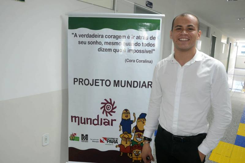 Começou, nesta segunda-feira (2), a Formação Continuada do Ensino Médio – Módulo III promovido pelo Projeto Mundiar, programa da Secretaria de Estado de Educação (Seduc) que atua na correção da distorção idade/ano escolar desde 2014. Na foto, o coordenador do Projeto Mundiar, Marcos Lopes.
FOTO: ELISEU DIAS / ASCOM SEDUC
DATA: 02.04.2018
BELÉM - PARÁ <div class='credito_fotos'>Foto: Eliseu Dias / Ascom Seduc | <a href='/midias/2018/originais/b413b883-af18-4fc9-bd84-232458186427.jpg' download><i class='fa-solid fa-download'></i> Download</a></div>