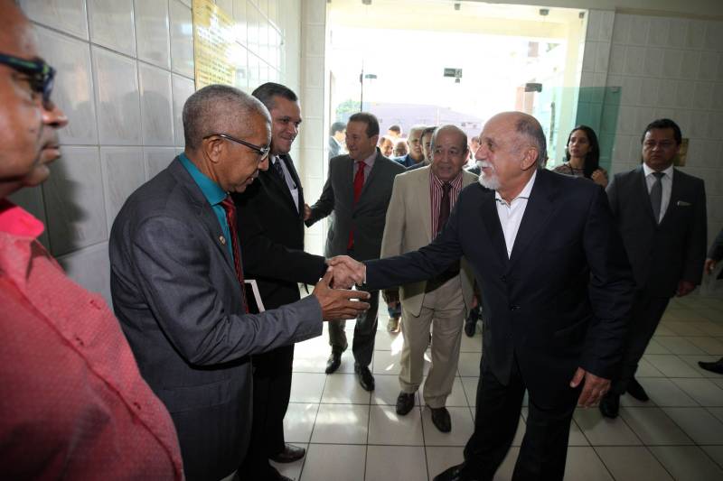O governador Simão Jatene (foto) participou da reunião de lideranças da Assembleia de Deus, no Pará. A presença dele atendeu a um convite feito pela Convenção Interestadual de Ministros e Igrejas Evangélicas Assembleias de Deus no Estado do Pará (Comieadepa). Acompanhado do presidente da Assembleia Legislativa do Estado do Pará (Alepa), Márcio Miranda e do deputado estadual, Olival Marques.
FOTO: ANTONIO SILVA / AG. PARÁ
DATA: 28.03.2018
BELÉM - PARÁ <div class='credito_fotos'>Foto: Antônio Silva/Ag. Pará | <a href='/midias/2018/originais/b4157cf1-a5aa-416b-9f8c-b0e8c5c9c64a.jpg' download><i class='fa-solid fa-download'></i> Download</a></div>