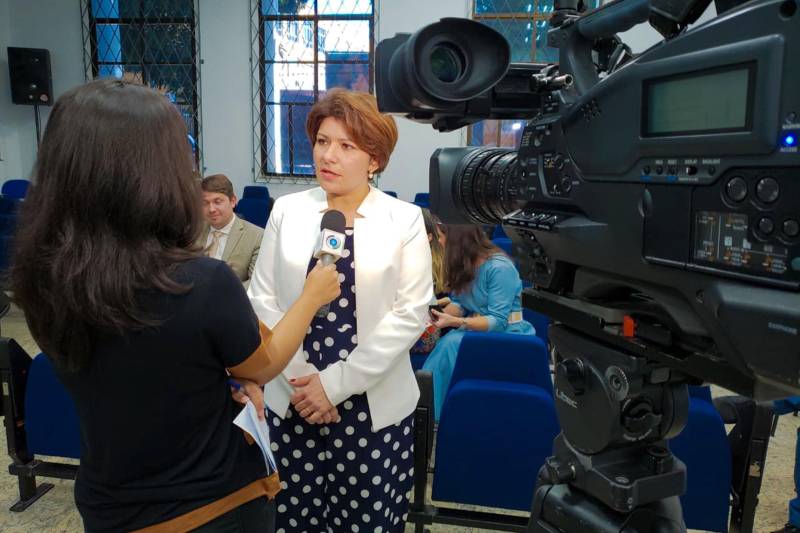 Foi lançada, oficialmente, nesta quinta-feira (27), a ‘Cartilha Farmajus’, que é destinada aos operadores do direito e usuários do Sistema Único de Saúde (SUS), e reúne informações sobre como e onde buscar medicamentos disponibilizados pelo sistema. De forma didática, o material orienta os profissionais e esclarece a população sobre os seus direitos. O lançamento ocorreu no auditório da sede da Procuradoria-Geral do Estado.

FOTO: ASCOM PGE
DATA: 28.12.2018
BELÉM - PARÁ <div class='credito_fotos'>Foto: ASCOM PGE   |   <a href='/midias/2018/originais/b47f2c1f-e0b4-43f0-9a97-62621c5e0cfd.jpg' download><i class='fa-solid fa-download'></i> Download</a></div>