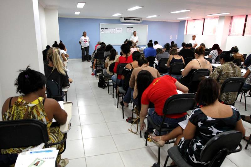 44.552 candidatos compareceram aos locais de prova do concurso da Secretaria de Estado de Educação (Seduc), realizado na manhã deste domingo, 24.
FOTO: CRISTINO MARTINS / AG. PARÁ
DATA: 24.06.2018
BELÉM - PARÁ <div class='credito_fotos'>Foto: Cristino Martins/Ag. Pará | <a href='/midias/2018/originais/b49e7872-94f9-4d81-a595-9ad0fe03a21a.jpg' download><i class='fa-solid fa-download'></i> Download</a></div>