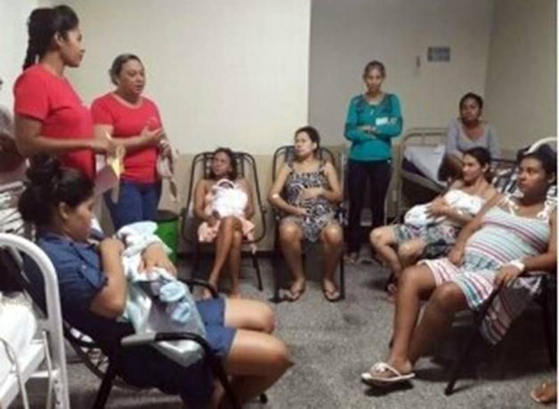O Hospital Regional de Conceição do Araguaia (HRCA, na foto) é referência em Traumato-Ortopedia, tendo como destaque para a cirurgia corretiva do pé torto congênito e outras cirurgias ortopédicas como de tíbia, fêmur e cirurgia de quadril. Com 365 servidores, o HRCA tem gestão direta da Secretaria de Estado de Saúde Pública (Sespa) e atende usuários do SUS dos Estados do Pará e Tocantins. Com 106 leitos e cerca de 400 internações mensais, o HRCA também realiza cirurgia geral e cirurgia otorrinolaringológica, urológica e ainda na área de Ginecologia e Obstetrícia, com aproximadamente 70 partos por mês entre normais e cesáreos. “Nas cirurgias gerais, conseguimos um avanço com cirurgias menos invasivas, já que são realizadas agora por meio de videolaparoscopia”, informou o diretor do HRCA, Wilson Branco.
FOTO: ASCOM HRCA
DATA: 05.05.2018
CONCEIÇÃO DO ARAGUAIA - PARÁ <div class='credito_fotos'>Foto: ASCOM HRCA | <a href='/midias/2018/originais/b4b55159-f1aa-4cbe-b9f1-92e73d6d6433.jpg' download><i class='fa-solid fa-download'></i> Download</a></div>