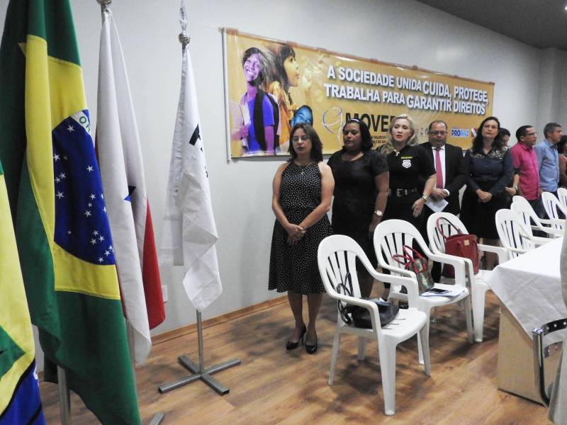 O município de Castanhal, na Região Metropolitana de Belém (RMB), recebeu nesta terça-feira (20) o Movimento pela Valorização do Estatuto da Criança e do Adolescente (Mover), que promove uma capacitação destinada a elaborar com órgãos do Executivo, Legislativo e Judiciário, além de representantes da sociedade civil, conselheiros tutelares e demais membros da rede de garantia de direitos da criança e adolescentes, ações e estratégias para o fortalecimento dos direitos de menores de 18 anos. O encontro será realizado até a próxima quinta-feira (22), das 09 às 17 h, no auditório da URE 8 (Unidade Regional de Educação).
FOTO: CARLOS SODRÉ / AG. PARÁ
DATA: 19.02.2018
CASTANHAL - PARÁ <div class='credito_fotos'>Foto: CARLOS SODRÉ / AG. PARÁ | <a href='/midias/2018/originais/b4c519e1-472e-4269-8dfd-452d9c1b3a9b.jpg' download><i class='fa-solid fa-download'></i> Download</a></div>
