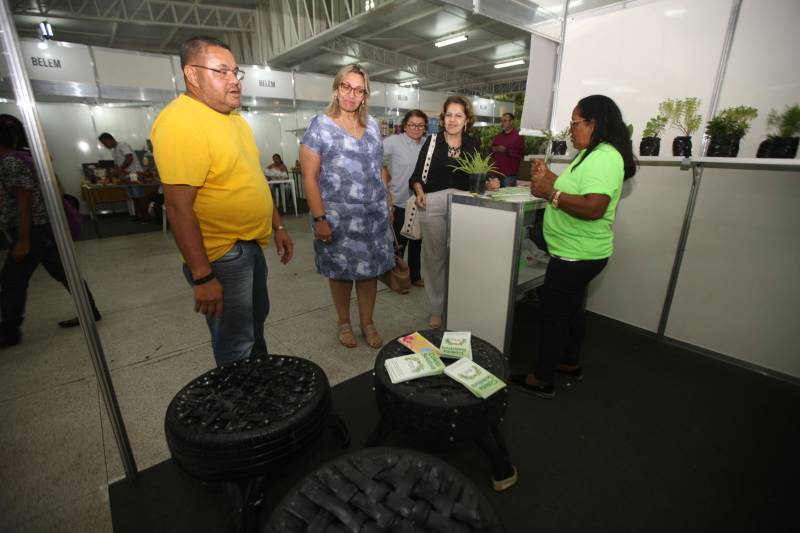Setecentos artesãos de 54 municípios de diversas regiões do Estado estão reunidos na VI Feira Estadual de Artesanato (Fesarte). 

FOTO: CARLOS SODRÉ / AG. PARÁ
DATA: 22.11.2018
BELÉM - PARÁ <div class='credito_fotos'>Foto: CARLOS SODRÉ / AG. PARÁ    |   <a href='/midias/2018/originais/b4d7c2b0-abf2-461b-9bb8-d3687a547a31.jpg' download><i class='fa-solid fa-download'></i> Download</a></div>