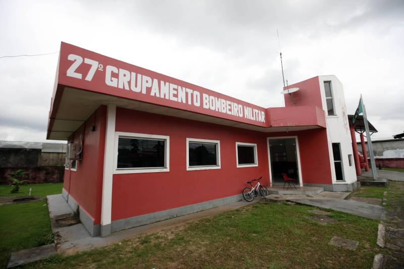 Fundado em dezembro de 2002, o 27° Grupamento de Bombeiros Militar (GBM) (foto) comemora 16 anos no próximo dia 12 de abril com uma programação que começa já nesta sexta-feira, 6, destinada a reforçar os vínculos com a comunidade. Localizado na Rodovia Transmangueirão, às proximidades do Estádio Olímpico Edgar Proença, o batalhão faz parte de um complexo integrado de segurança pública.
FOTO: SIDNEY OLIVEIRA / AG. PARÁ
DATA: 05.04.2018
BELÉM - PARÁ <div class='credito_fotos'>Foto: Sidney Oliveira/Ag. Pará | <a href='/midias/2018/originais/b4f14bb0-a996-470a-931a-c8cf66bd8120.jpg' download><i class='fa-solid fa-download'></i> Download</a></div>