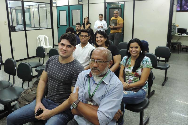 Membros da Procuradoria-Geral do Estado se reuniram nesta terça-feira (27), para doar sangue. A mobilização faz parte da Semana Nacional do Doador de Sangue, promovida pela Fundação Centro de Hemoterapia e Hematologia do Pará (Hemopa), e tem como objetivo sensibilizar a população para a importância do sangue doado para salvar vidas. Na foto, membros da PGE aguardando a doação.

FOTO: ASCOM PGE
DATA: 27.11.2018
BELÉM - PARÁ <div class='credito_fotos'>Foto: ASCOM PGE   |   <a href='/midias/2018/originais/b5509030-fdd3-447b-a0e7-98b597b169ed.jpg' download><i class='fa-solid fa-download'></i> Download</a></div>