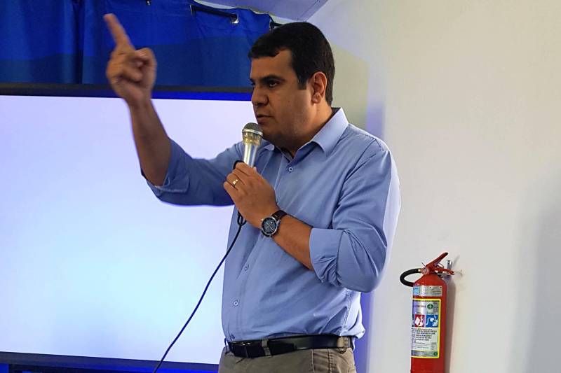 Junto com representantes da sociedade civil, sistema de segurança pública e poderes legislativo e executivo de Redenção, o Centro Regional de Governo do Sudeste do Pará discutiu, nesta quarta-feira, 23, em reunião estratégica, políticas públicas para a área da segurança no município. Na foto, o secretário regional, Jorge Bittencourt.

FOTO: ASCOM / CRGSP
DATA: 23.05.2018
MARABÁ - PARÁ <div class='credito_fotos'>Foto: ASCOM CRGSP   |   <a href='/midias/2018/originais/b5728650-6457-41ce-aa07-7ccc85ab19ee.jpg' download><i class='fa-solid fa-download'></i> Download</a></div>