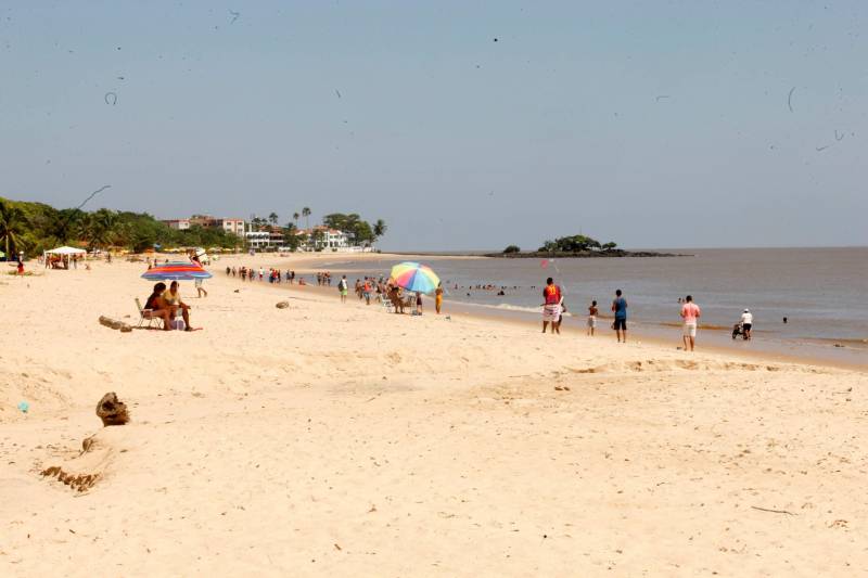 O distrito de Mosqueiro, distante 80 quilômetros do centro de Belém, conta com uma população de aproximadamente 33 mil habitantes e uma área territorial de 212 km². Mas no período de veraneio esta população pode chegar a 500 mil pessoas. Para melhor atender a população no que diz respeito à segurança pública, a Polícia Militar do Pará intensificou a aproximação com a comunidade e criou uma rede de informações que dinamizou o policiamento preventivo na ilha.  

FOTO: RODOLFO OLIVEIRA / ARQUIVO AG. PARÁ
DATA: 25.06.2018
MOSQUEIRO - PARÁ <div class='credito_fotos'>Foto: Rodolfo Oliveira/Ag. Pará   |   <a href='/midias/2018/originais/b5ac5dfb-317d-40e4-9c85-7388b73ba5d5.jpg' download><i class='fa-solid fa-download'></i> Download</a></div>